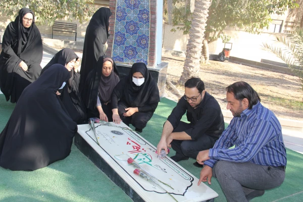 عطرافشانی از مزار شهید گمنام  8