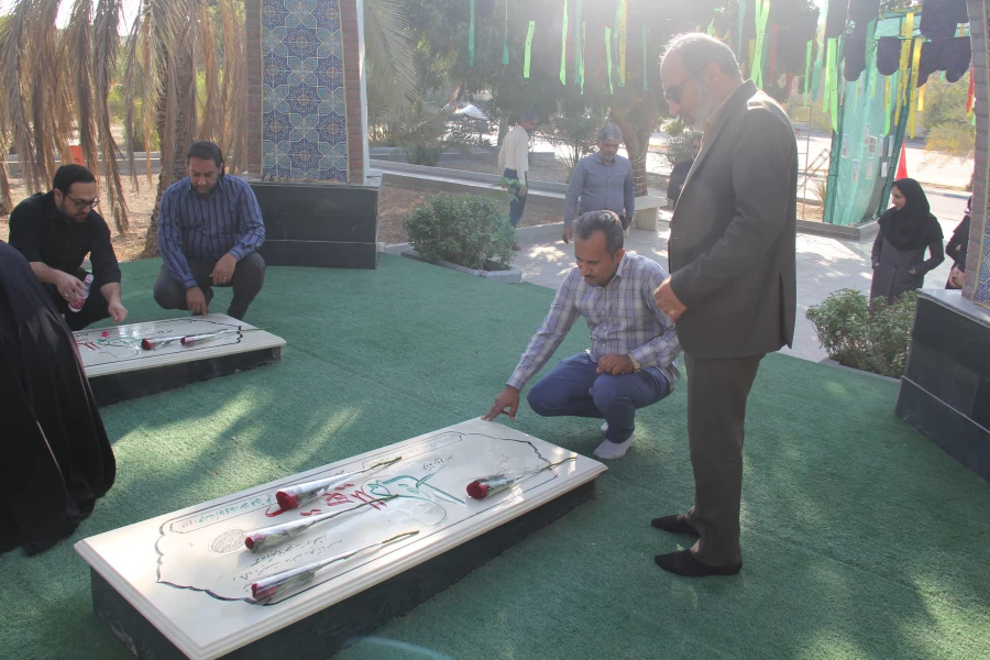 عطرافشانی از مزار شهید گمنام  9