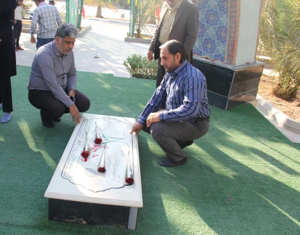 عطرافشانی از مزار شهید گمنام  10