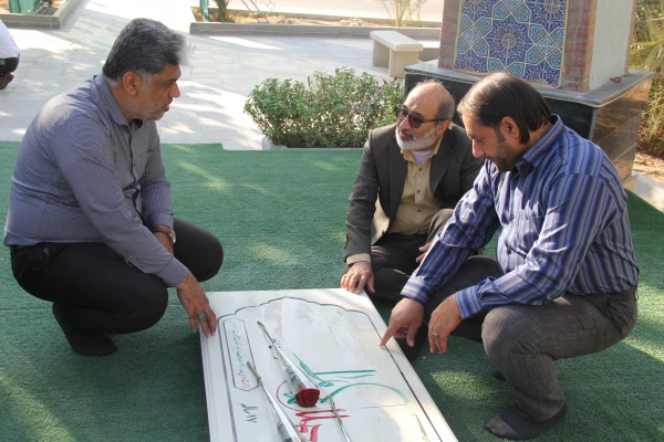 عطرافشانی از مزار شهید گمنام  11