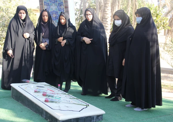 عطرافشانی از مزار شهید گمنام  12