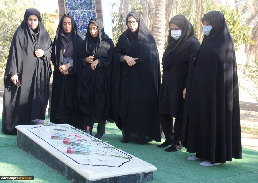 عطرافشانی از مزار شهید گمنام  12