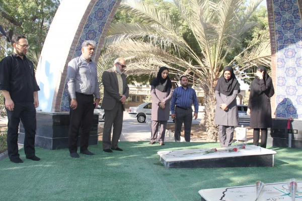 عطرافشانی از مزار شهید گمنام  13