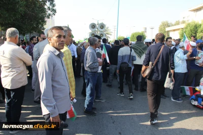 حضور مردم شریف بندرعباس و دانشگاهیان همزمان با سراسر کشور