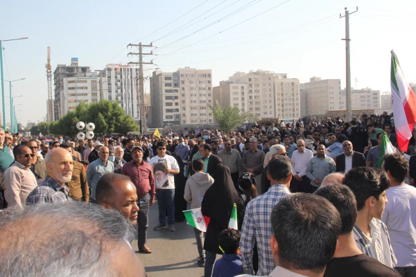 حضور مردم شریف بندرعباس و دانشگاهیان همزمان با سراسر کشور 4