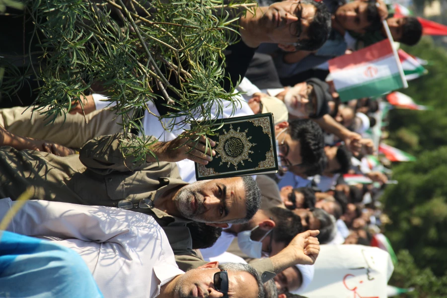 حضور مردم شریف بندرعباس و دانشگاهیان همزمان با سراسر کشور 7