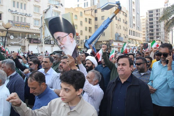 حضور مردم شریف بندرعباس و دانشگاهیان همزمان با سراسر کشور 14