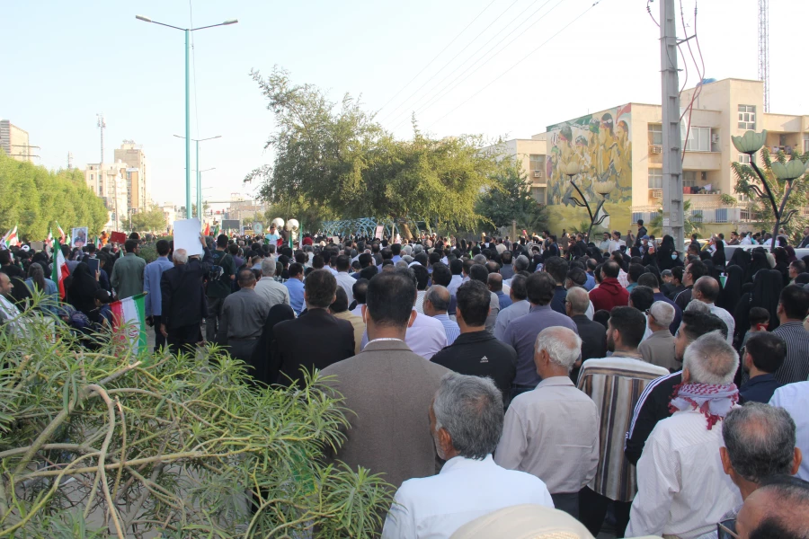 حضور مردم شریف بندرعباس و دانشگاهیان همزمان با سراسر کشور 15