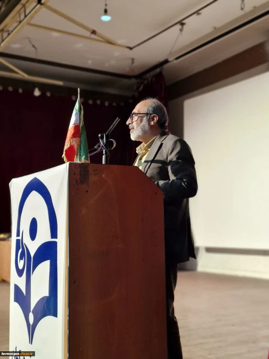 به مناسبت گرامیداشت هفته معلم و در راستای ترویج فرهنگ ایثار و شهادت، مراسم باشکوهی جهت تجلیل از عوامل اجرایی موکب دانشگاه فرهنگیان هرمزگان و تکریم خانواده معزز شهدای معلم و دانش آموز توسط دانشگاه فرهنگیان مرکز میناب برگزار شد. 5