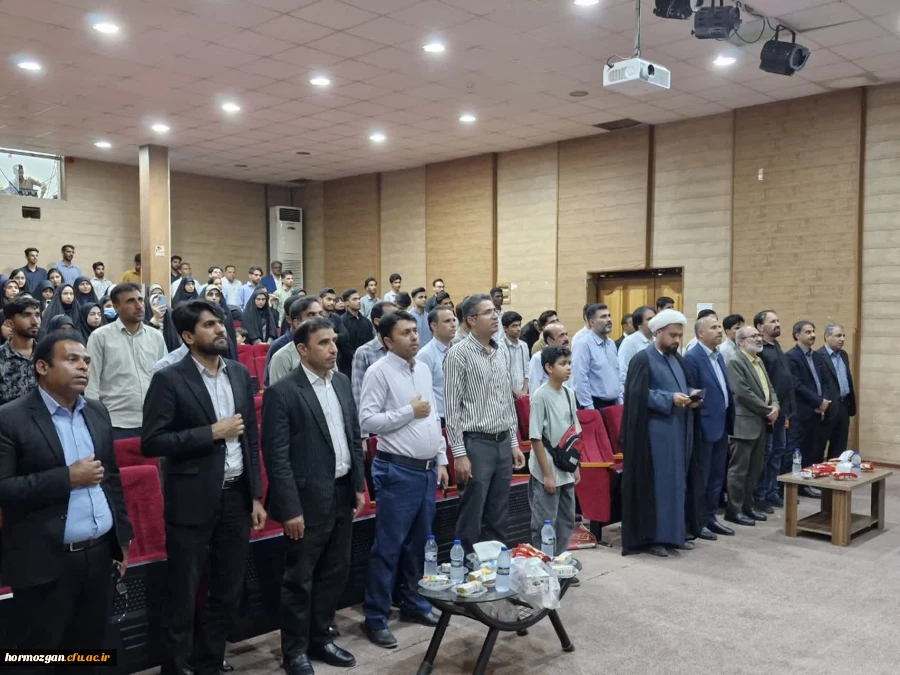 به مناسبت گرامیداشت هفته معلم و در راستای ترویج فرهنگ ایثار و شهادت، مراسم باشکوهی جهت تجلیل از عوامل اجرایی موکب دانشگاه فرهنگیان هرمزگان و تکریم خانواده معزز شهدای معلم و دانش آموز توسط دانشگاه فرهنگیان مرکز میناب برگزار شد. 7
